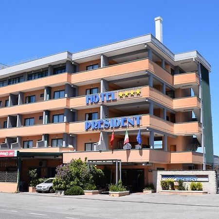 Hotel President Pomezia Esterno foto