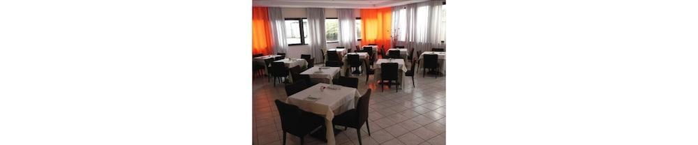 Hotel President Pomezia Esterno foto