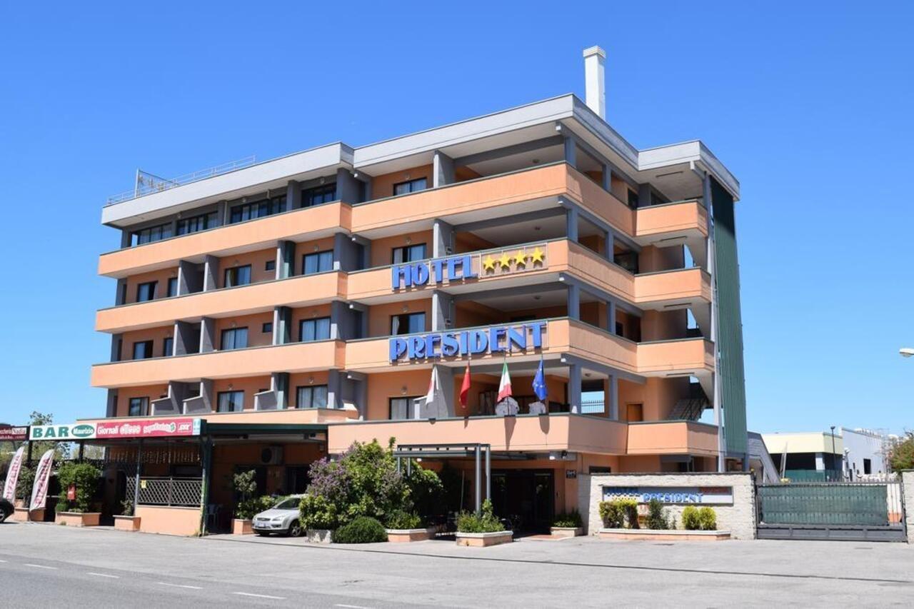 Hotel President Pomezia Esterno foto
