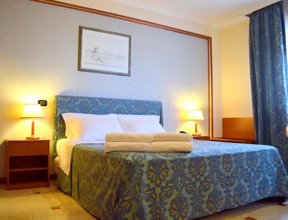 Hotel President Pomezia Esterno foto