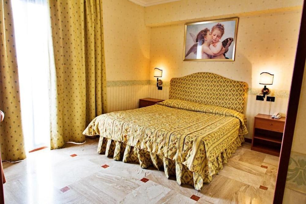 Hotel President Pomezia Esterno foto