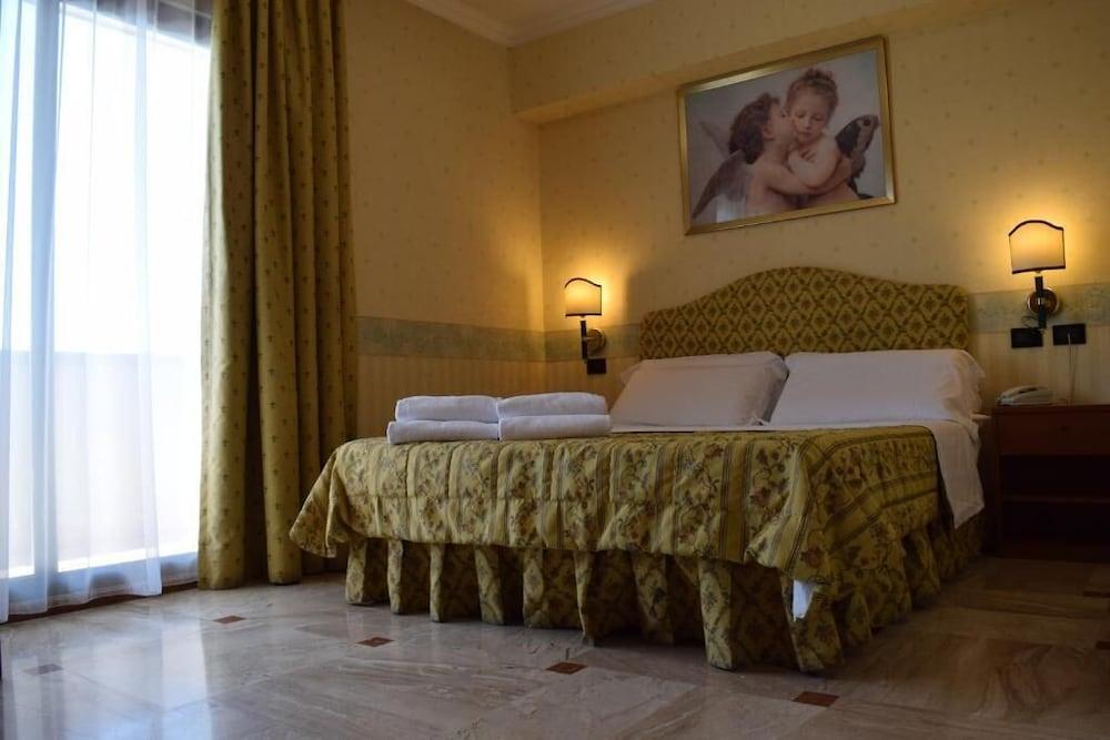Hotel President Pomezia Esterno foto