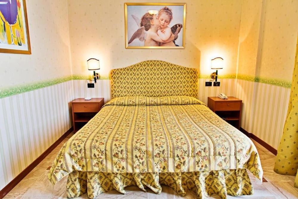 Hotel President Pomezia Esterno foto