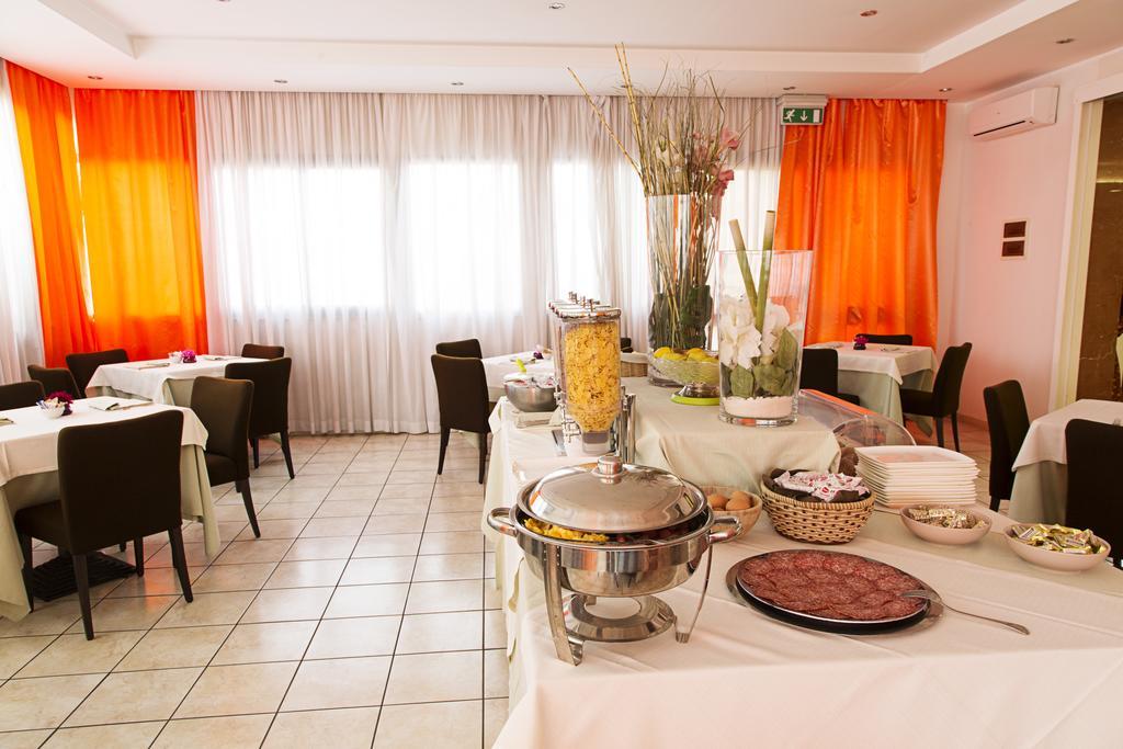 Hotel President Pomezia Esterno foto