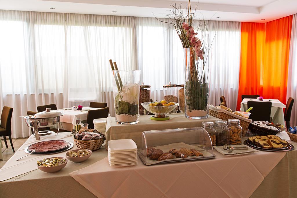 Hotel President Pomezia Esterno foto