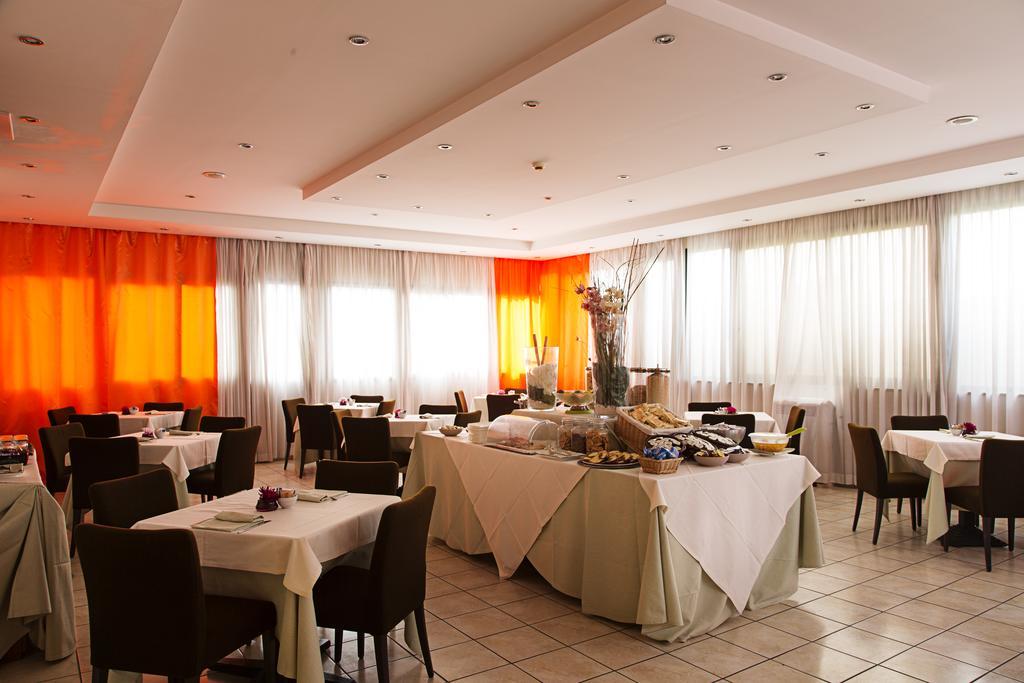 Hotel President Pomezia Esterno foto