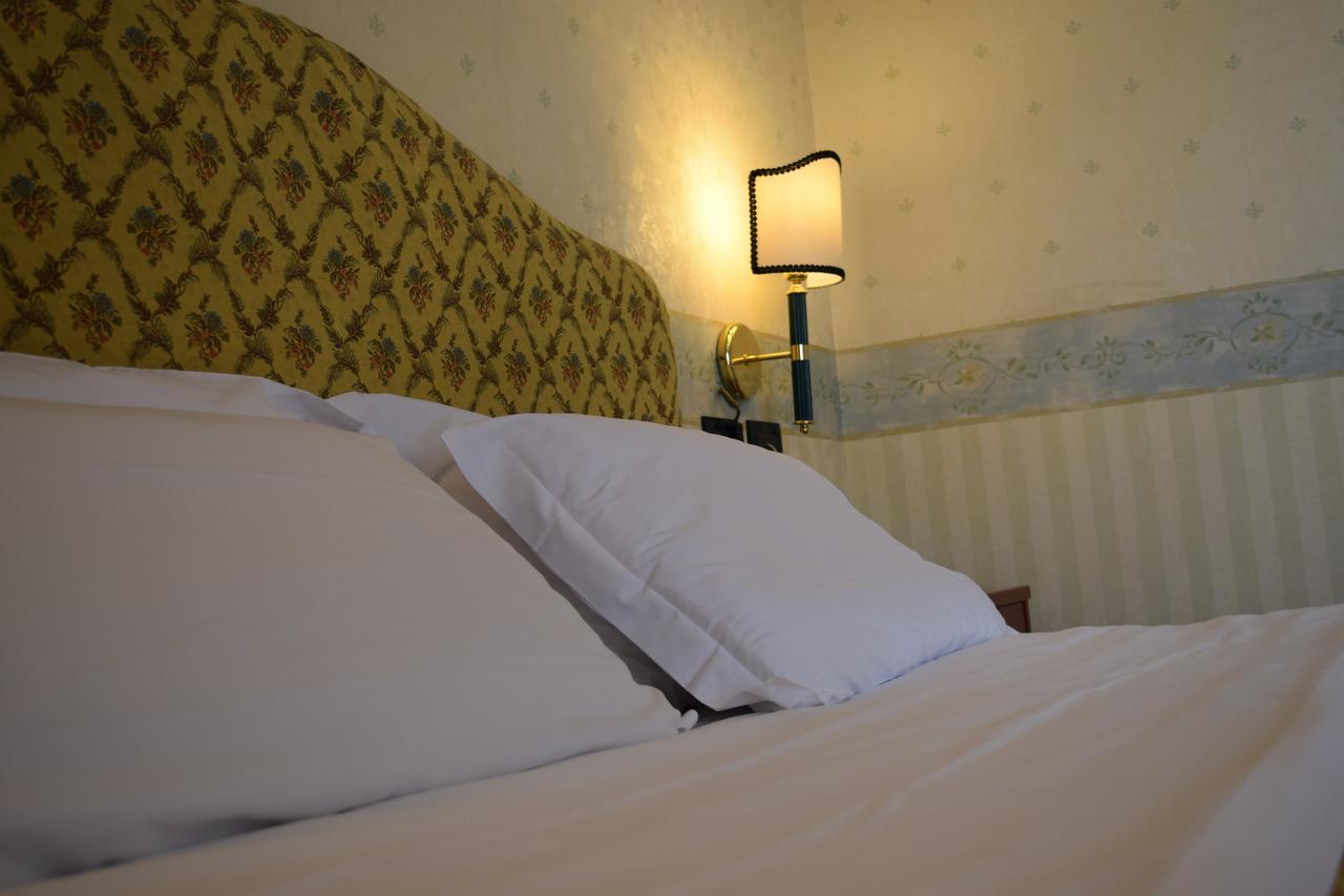Hotel President Pomezia Esterno foto