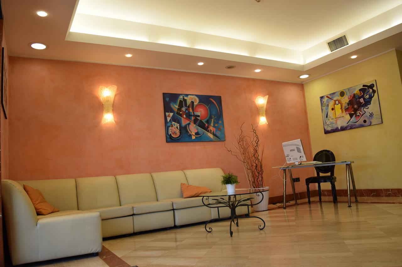 Hotel President Pomezia Esterno foto