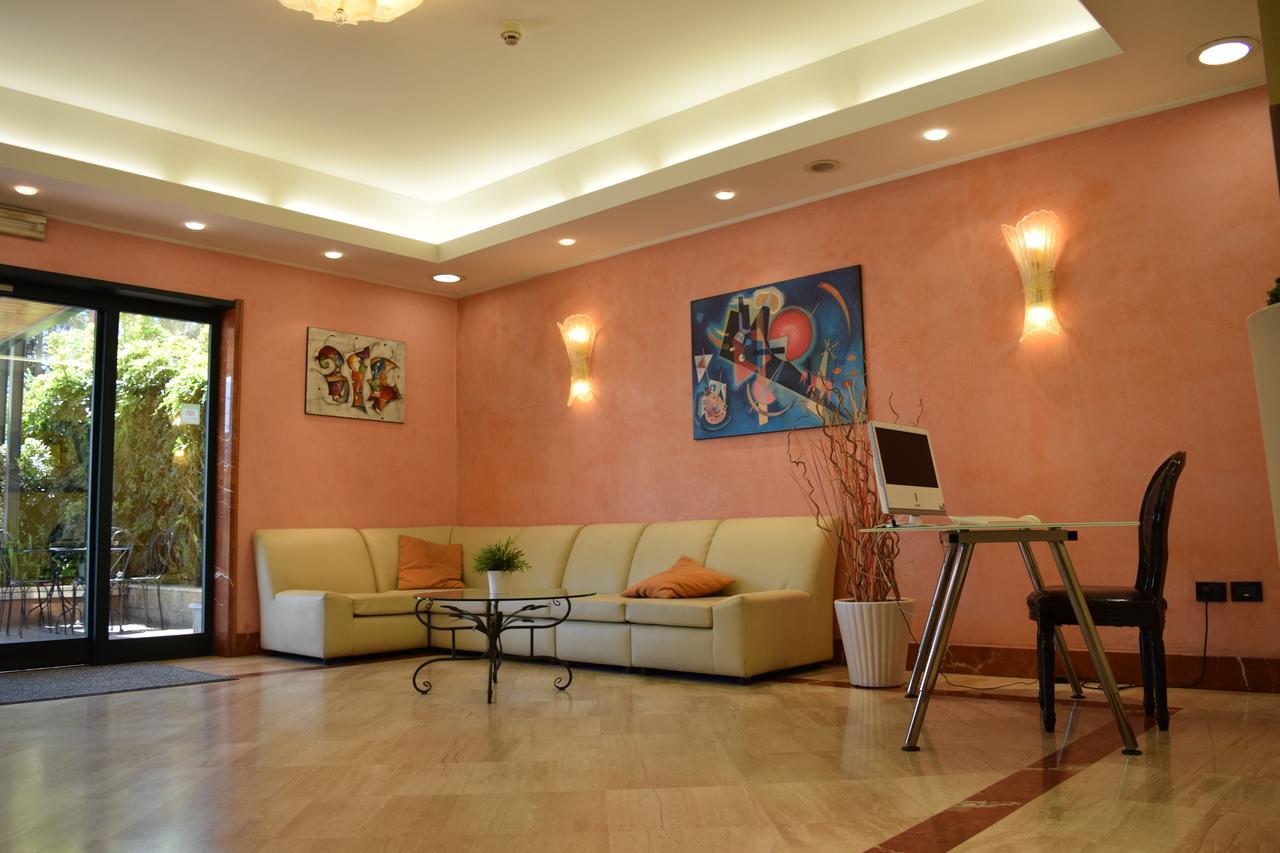 Hotel President Pomezia Esterno foto