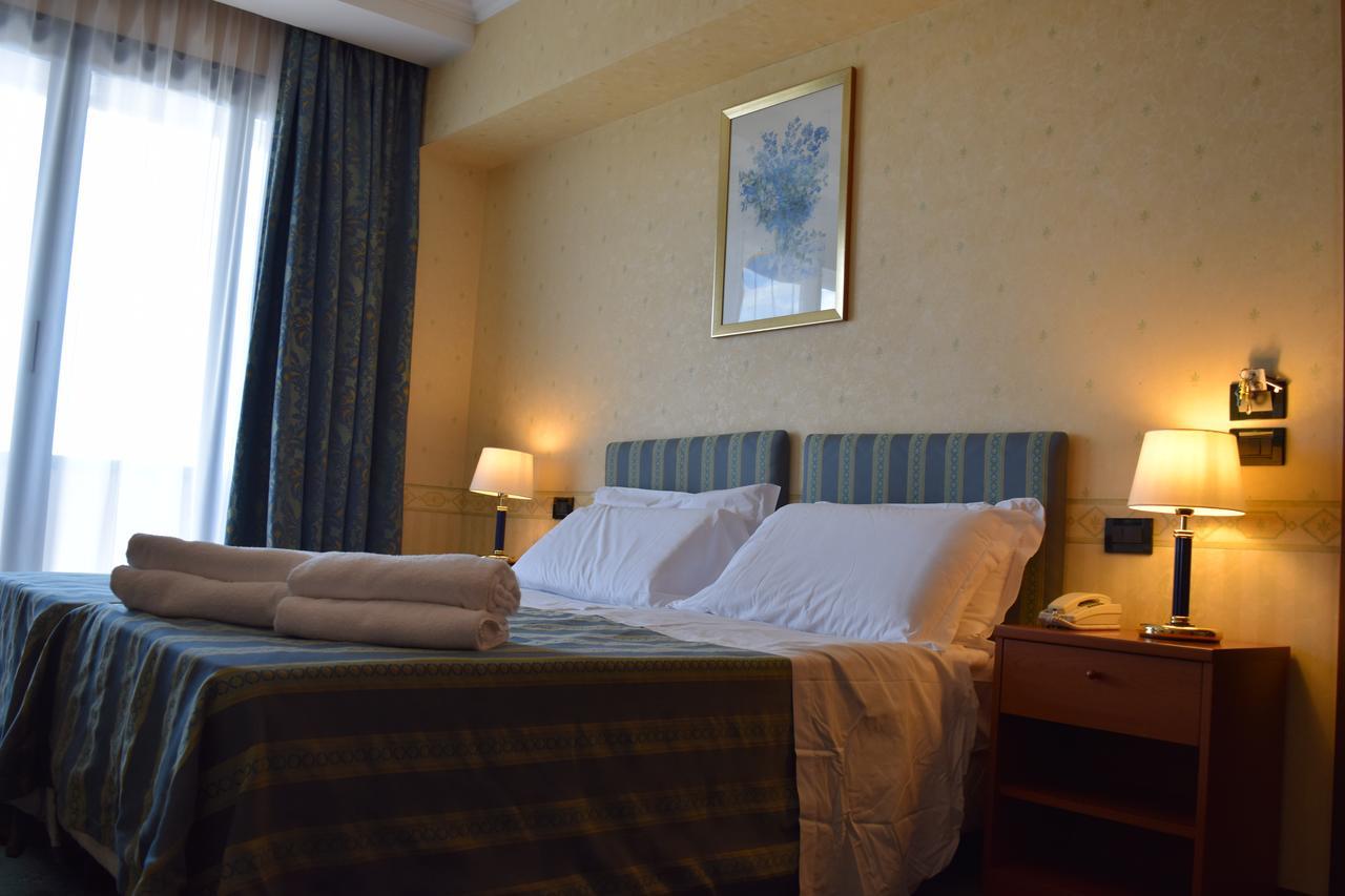 Hotel President Pomezia Esterno foto