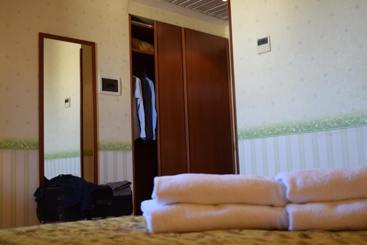 Hotel President Pomezia Esterno foto
