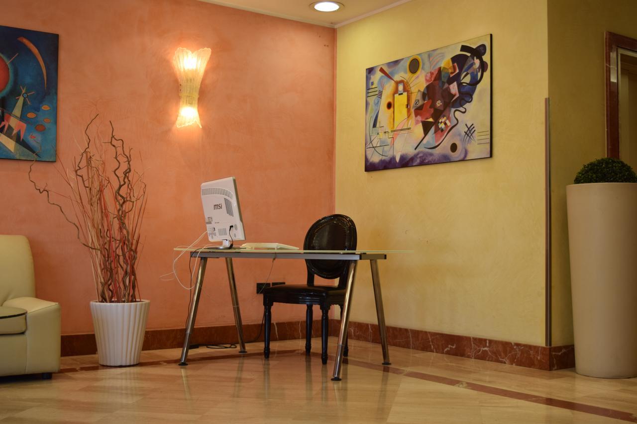 Hotel President Pomezia Esterno foto