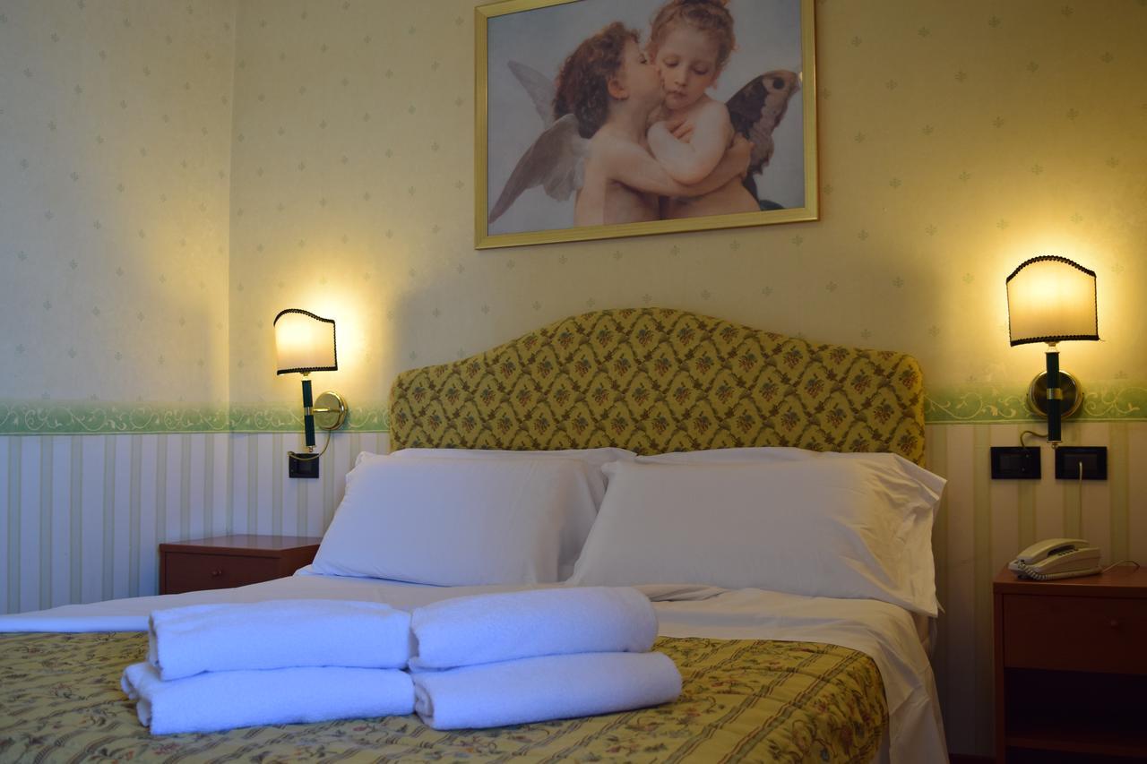 Hotel President Pomezia Esterno foto